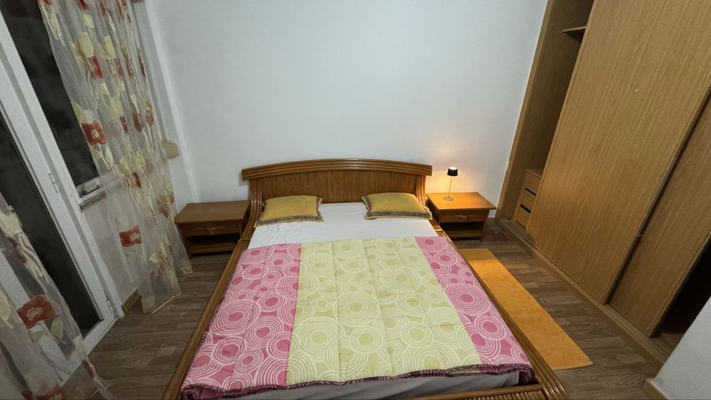 Arrenda-se quarto casal no centro de corroios.