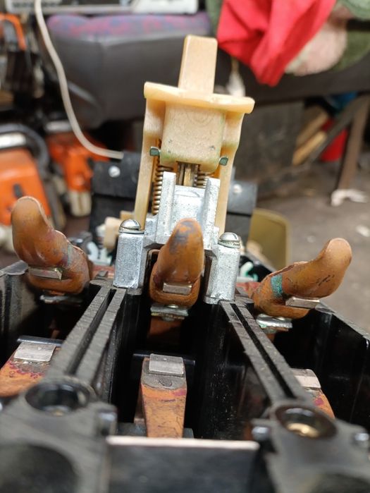 Автомат Автоматичний вимикач А3716 100А