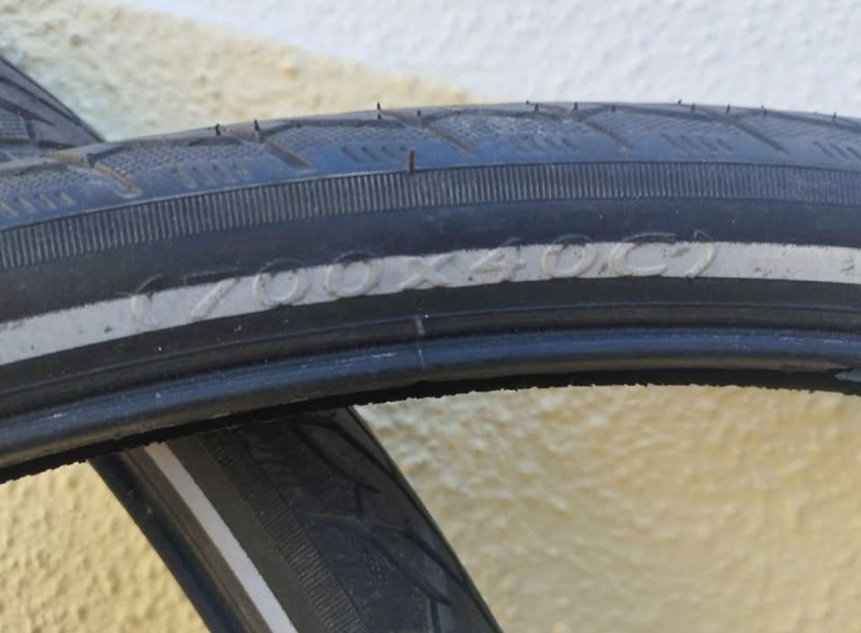 Pneus 700x40C anti-furo