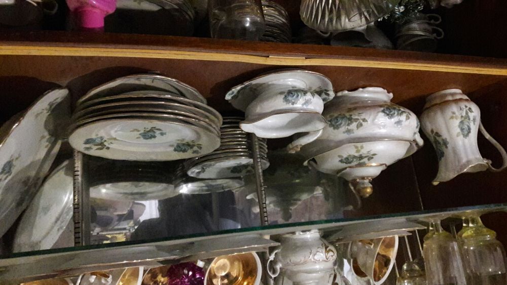 Продаём сервиз столовый на 8персон.