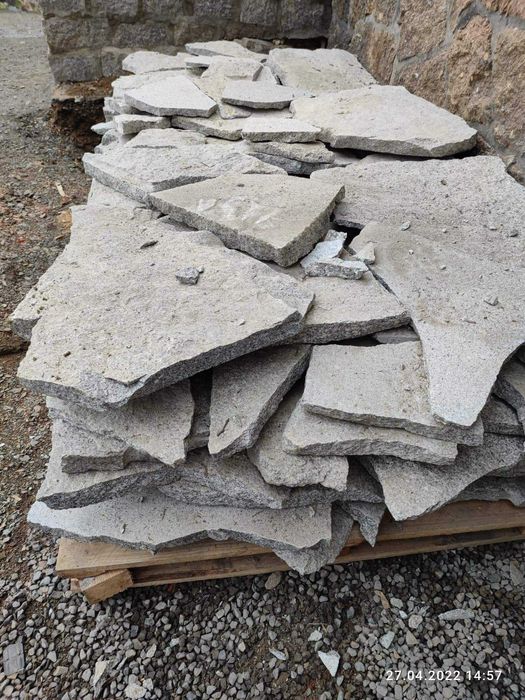 Kamień ozdobny , boniówka , granit , na elewację na mury
