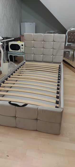Łóżko z pojemnikiem + materac 90x190