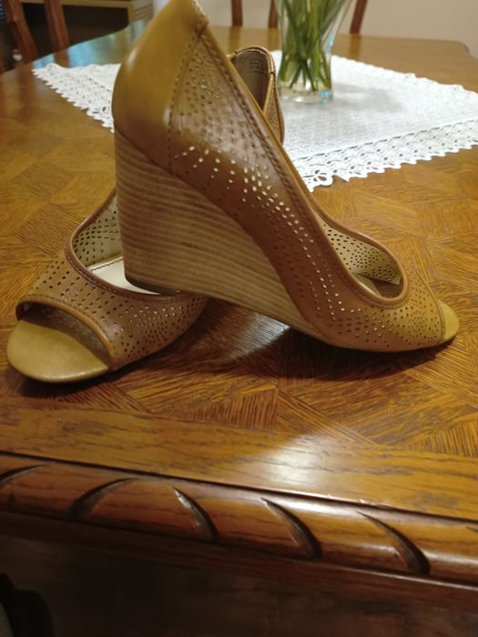 Buty na koturnie Franco Sarto 37
