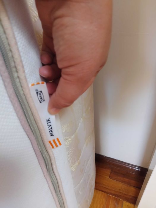 Colchão de solteiro IKEA