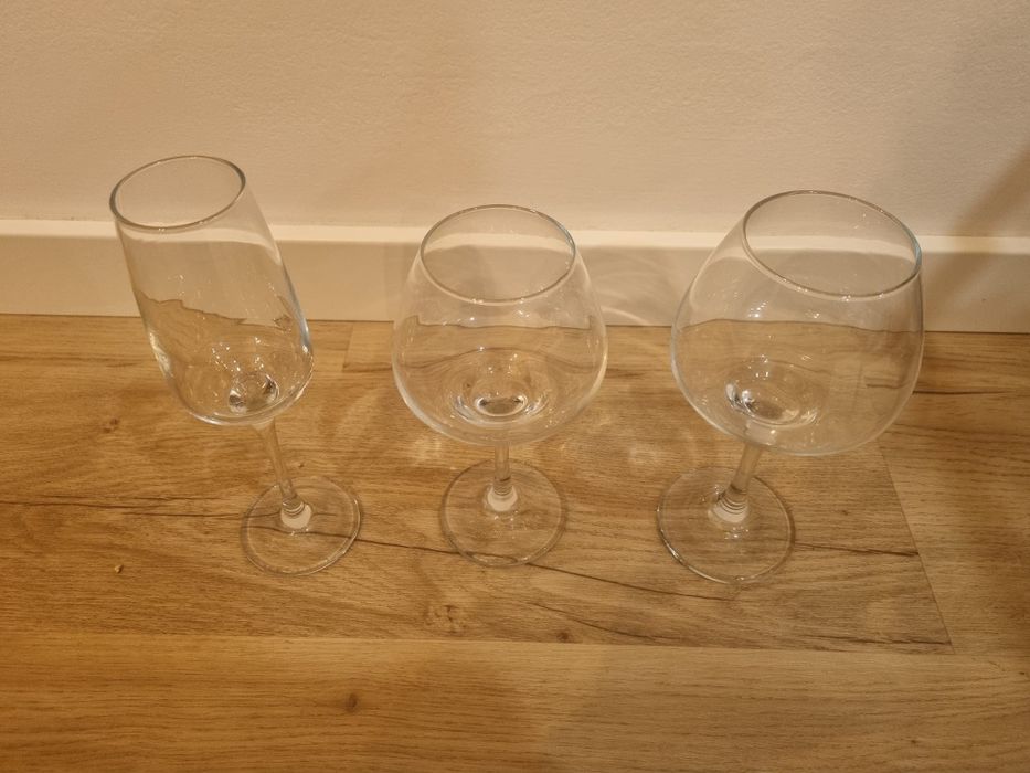 Copos de Vinho e Champanhe Novos