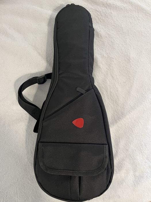 Cavaquinho pouquissimo usado.