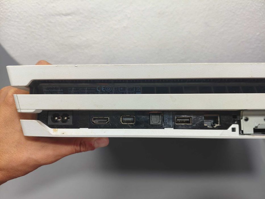 Playstation 4 Pro Branca