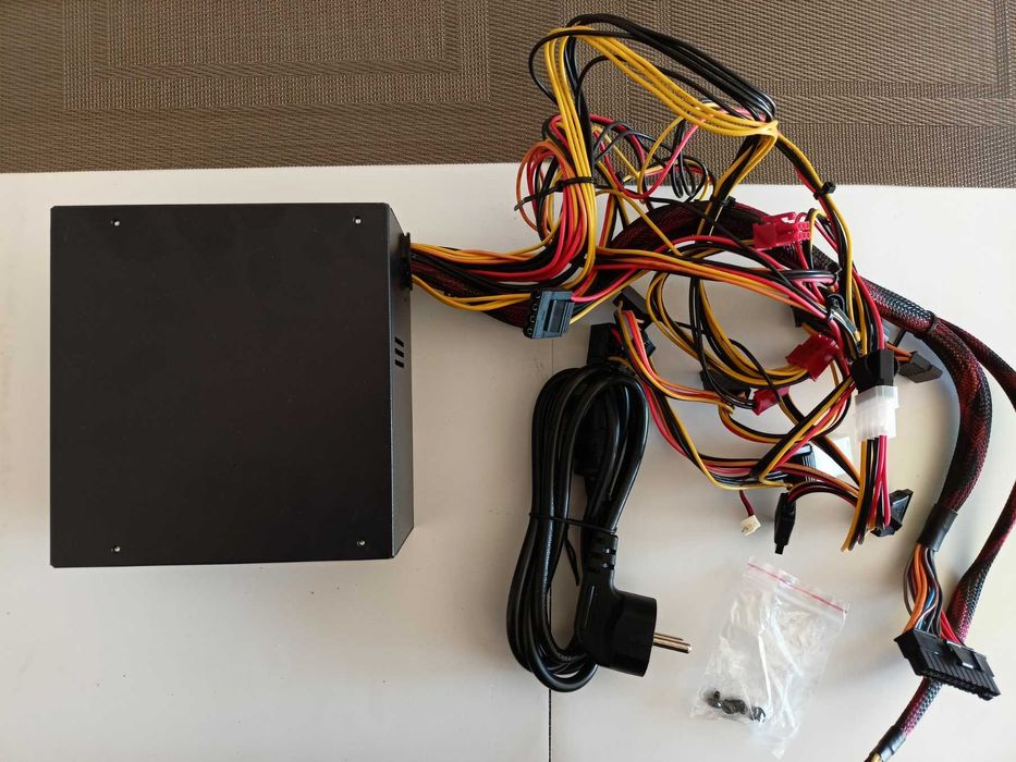 Zasilacz iBOX Cube II Black Edition 600W