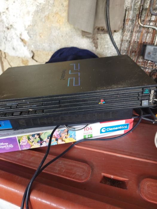 3 consolas de ps 2 duas estao boas e uma não fecha a porta