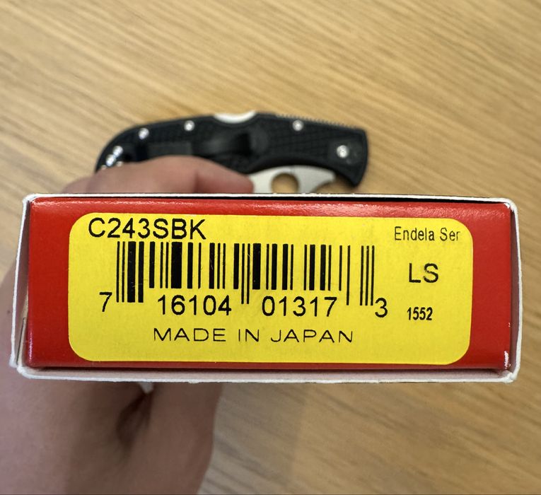 Spyderco Endela Serrated VG-10