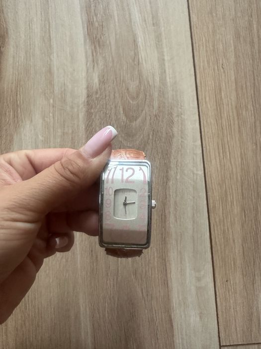 Zegarek damski na pasku