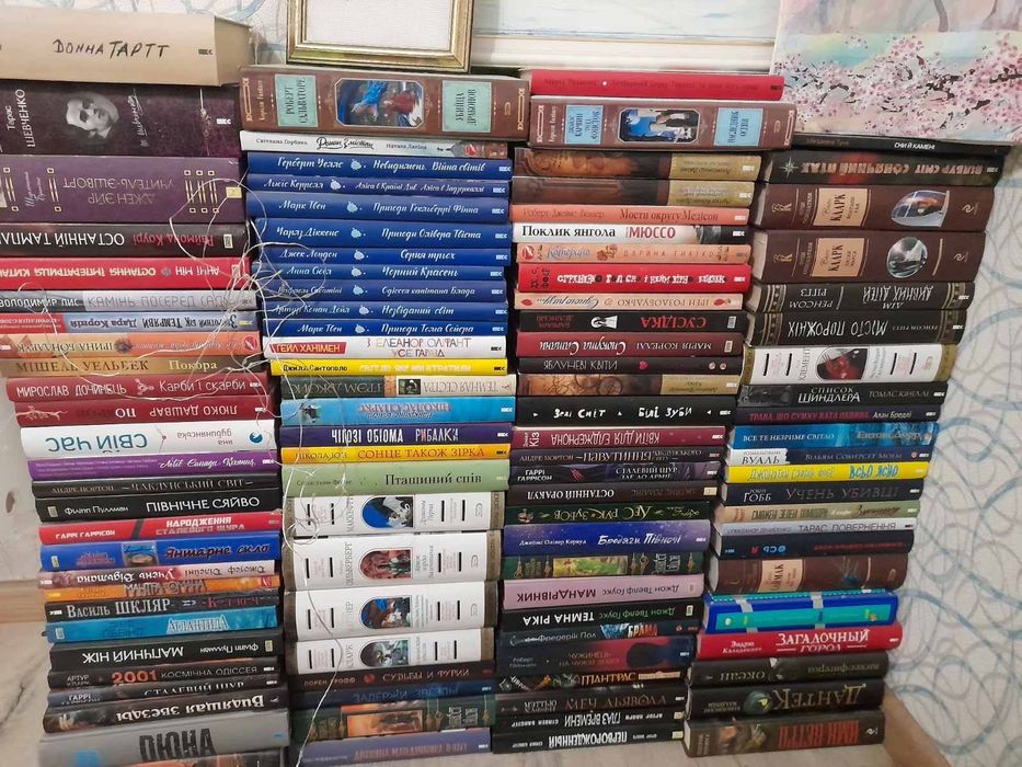 Продам книги.Ціна договірна.За деталями звертайтесь по номеру телефону