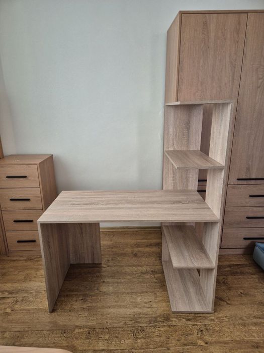 Письменный, компьютерный стол с полками