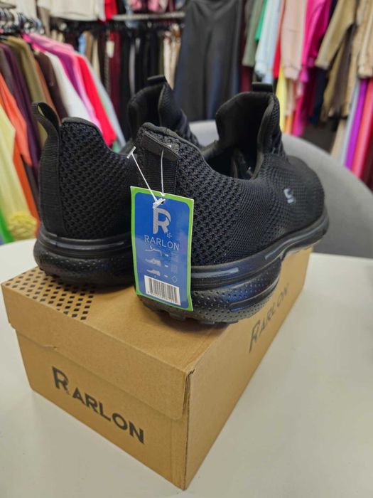 Buty sportowe męskie r. 43 czarne, lekkie i wygodne !!!