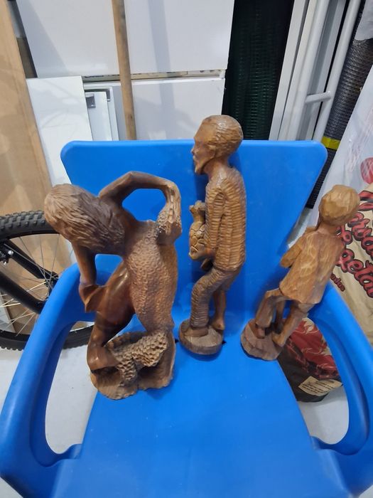 Bonecos de madeira