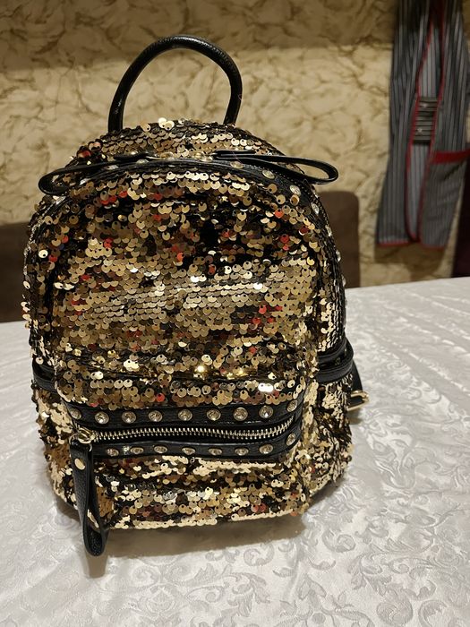 Рюкзачок з паєтками