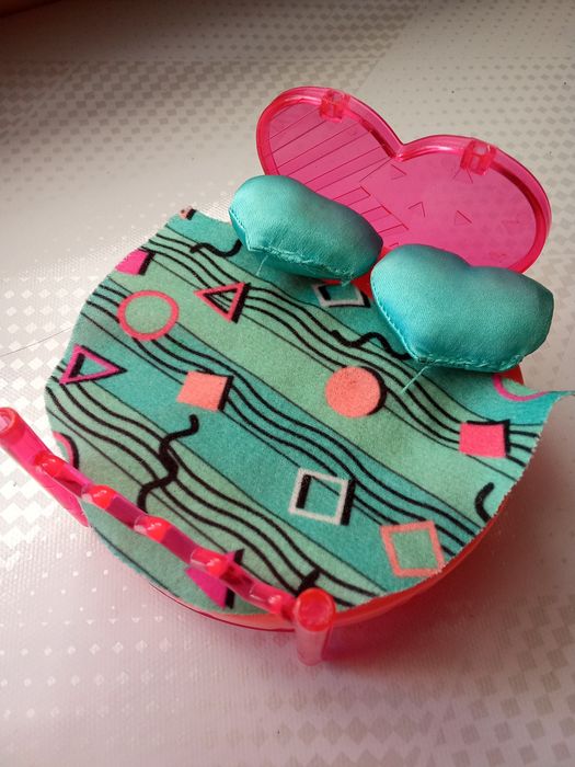 Ліжко для лялечок лол кругле з сердечком подушки ковдра