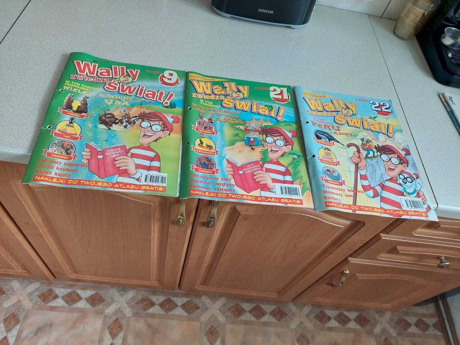 Czasopisma Wally zwiedza świat + segregatory