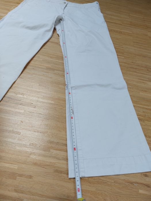 Lekkie białe spodnie rozm. 42