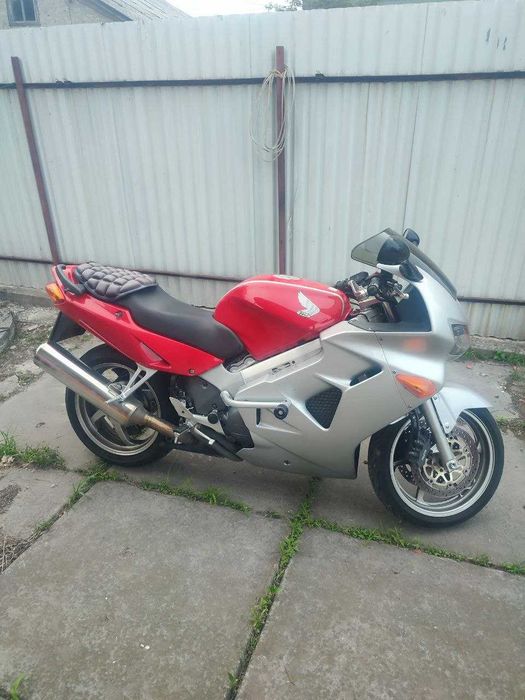 Продам Honda VFR800