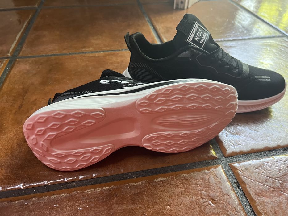 Vendo ténis pretos
