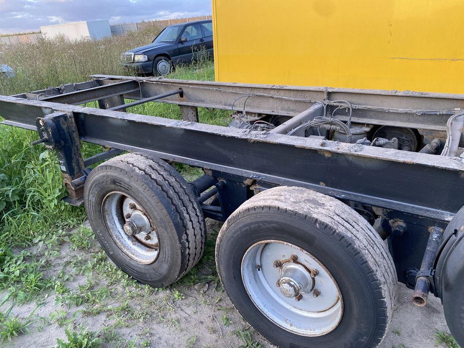 Przyczepa do zabudowy , tandem