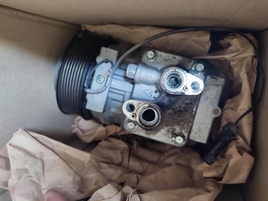 Компресор кондиціонера трактора John Deere