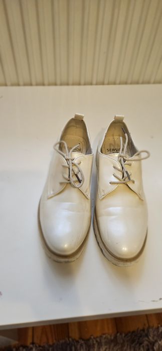 Buty lakierki perłowe r. 39
