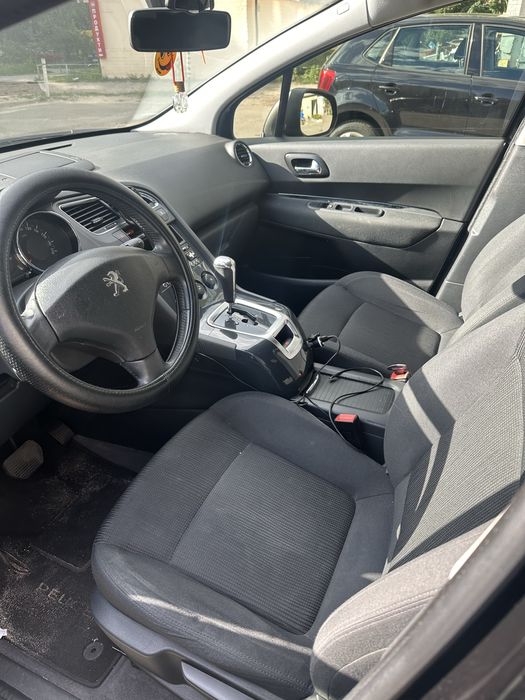 Автомобіль Peugeot 5008 2015