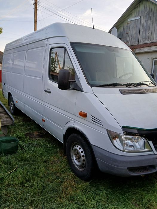 Вантажні та пасажирські перевезення.