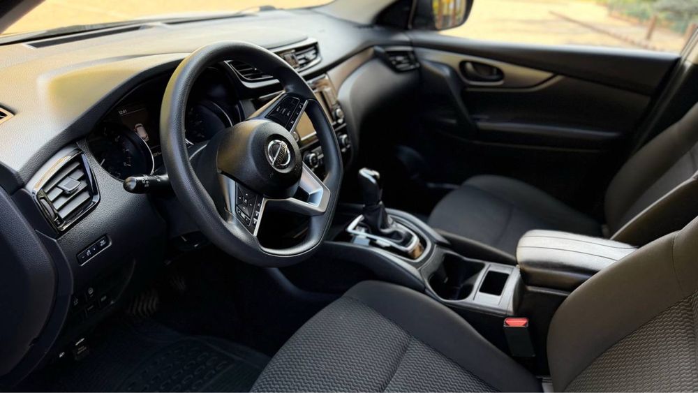 Продаж авто Nissan