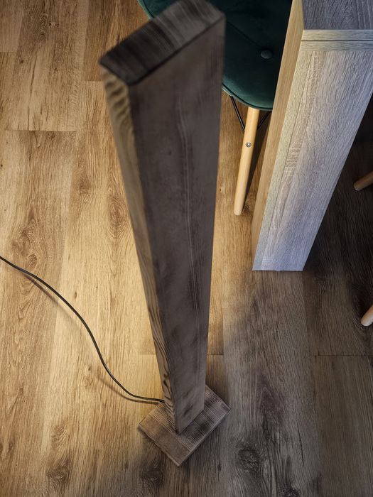 Stojąca drewniana lampa LED