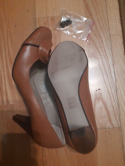 Buty na obcasie Vanessa Tanio