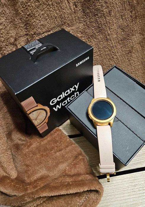 Смарт-часы Samsung Galaxy Watch 42mm Bluetooth (Gold)