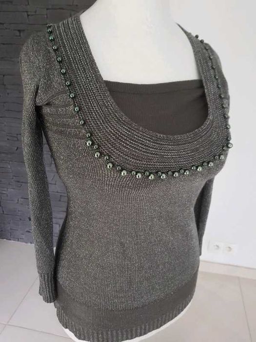 Sweterek z koralikami