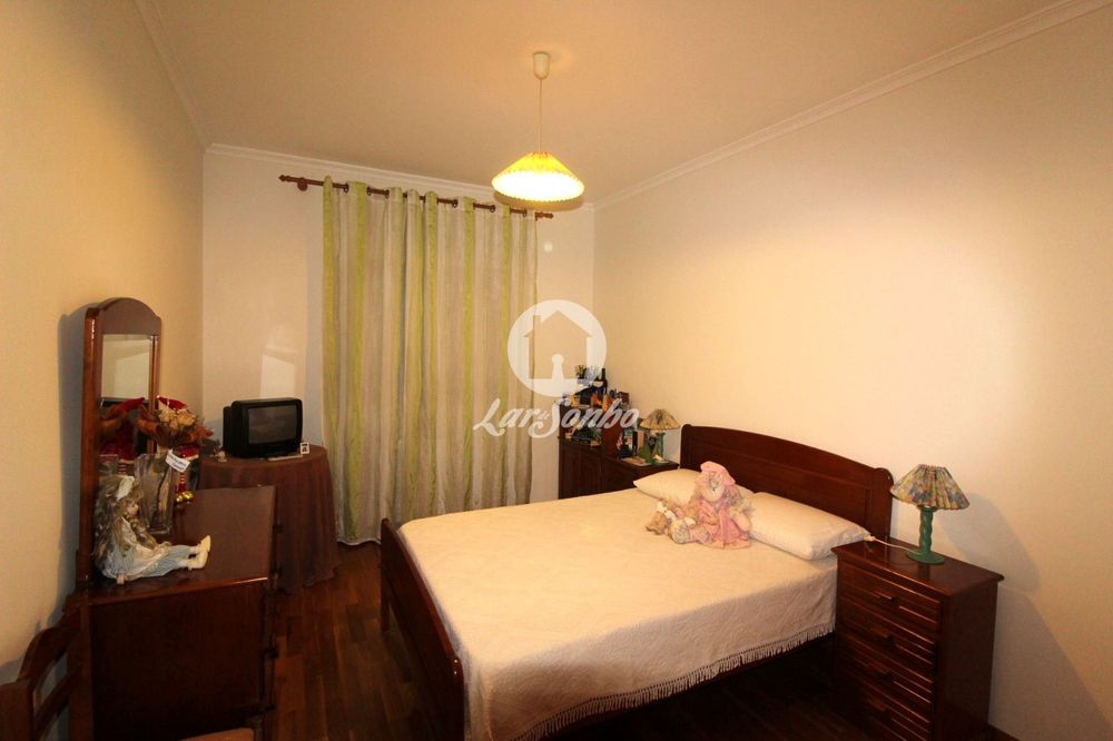 Quarto em pinho sem roupeiro