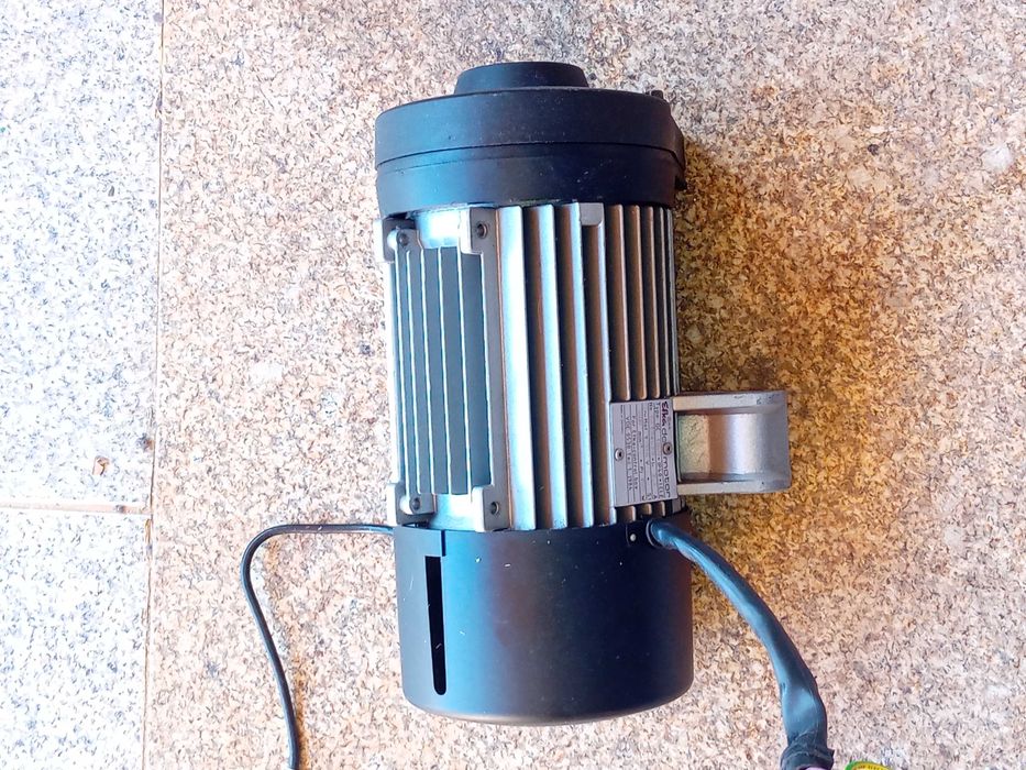 Motor Trifasico Efka