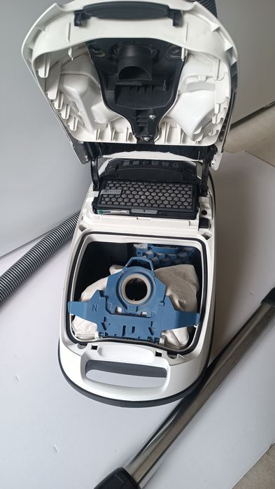 Пилосос Miele S8340