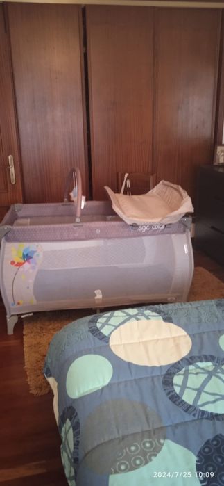 Cama de viagem com redutor e muda fraldas