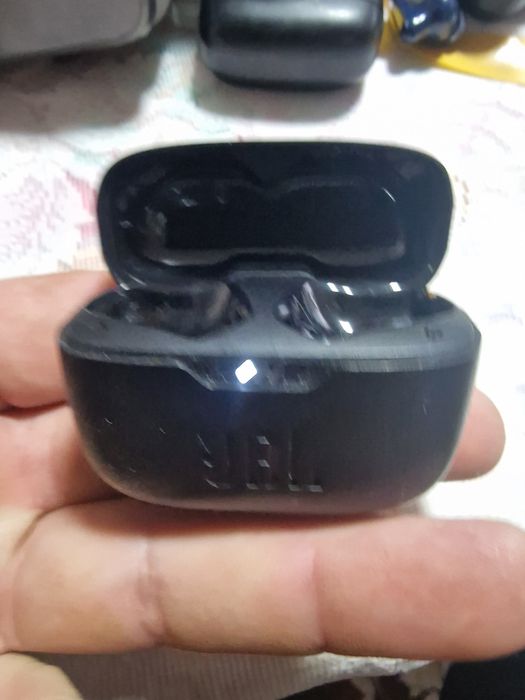 Etui do słuchawek jbl 230 nc sprawne