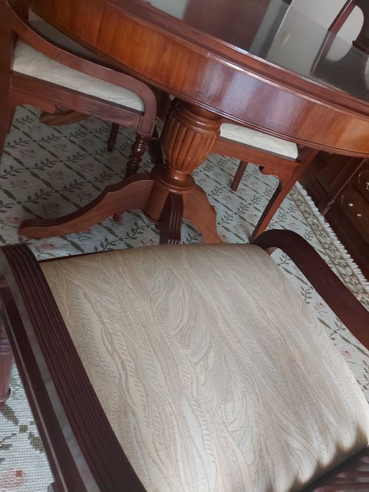 conjunto de sala de jantar clássico, em madeira escura