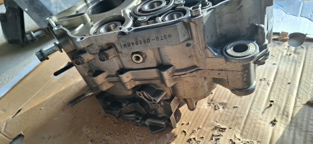 Kartery ćwiartki połówki silnika yamaha xt 600 3tb 2kf