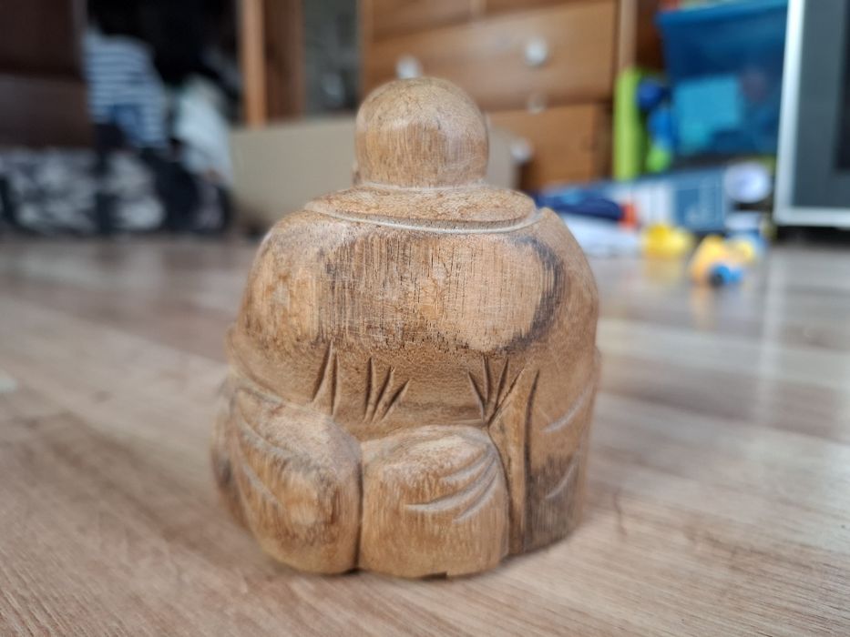 Figurka buddy z drewna