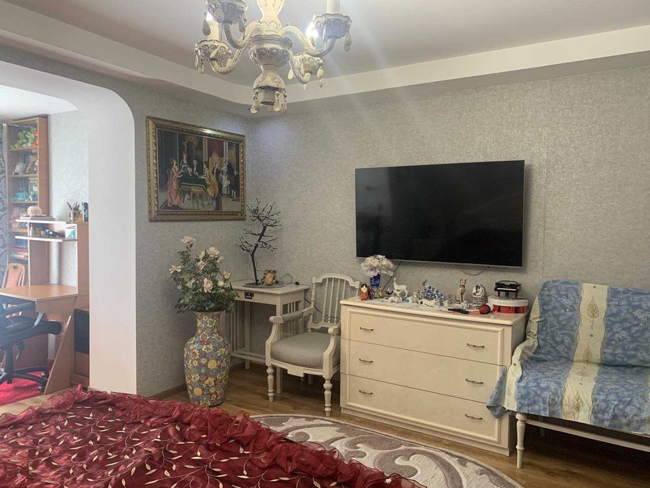 Продам 4-комнатную квартиру на Бочарова - ТЦ "Атриум"