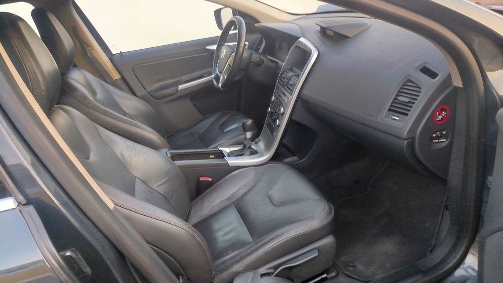 Vendo Volvo X60 está completamente novo