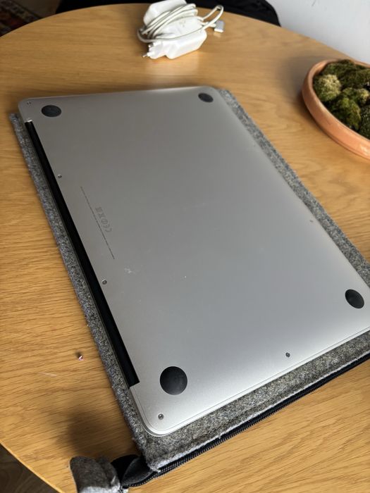 Mac Book Air 13 inch 1.4Ghz intel Core i5 250GB