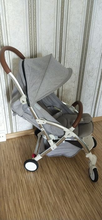 Прогулочная детская коляска