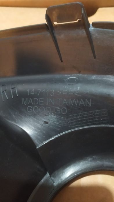 Накладка противотуманки Mitsubishi 14-7113
Накладка протитуманних фар