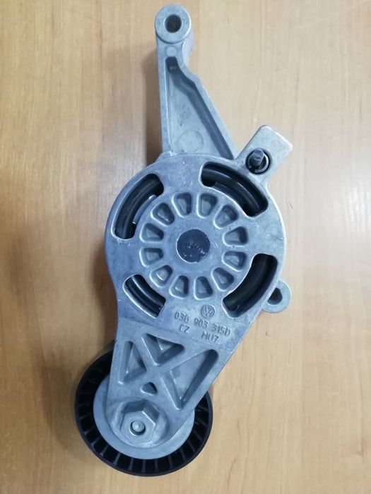 Натяжний ролик ременя генератора