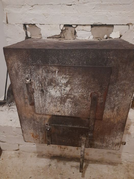 Буржуйка. Користована. Диван